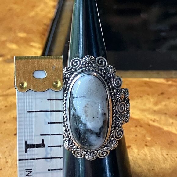 Genuine White Buffalo Sterling Silver Artistic Ring Size 6 - Picture 5 of 8